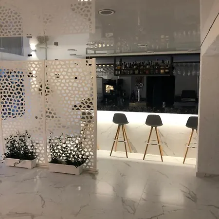 بيت شباب De Helene